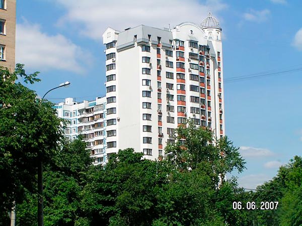 Устройство несущего каркаса и ограждающих. 1-й Полевой переулок. Москва. 2001г. Устройство несущего каркаса и ограждающих. 1-й Полевой переулок. Москва. 2001г.
